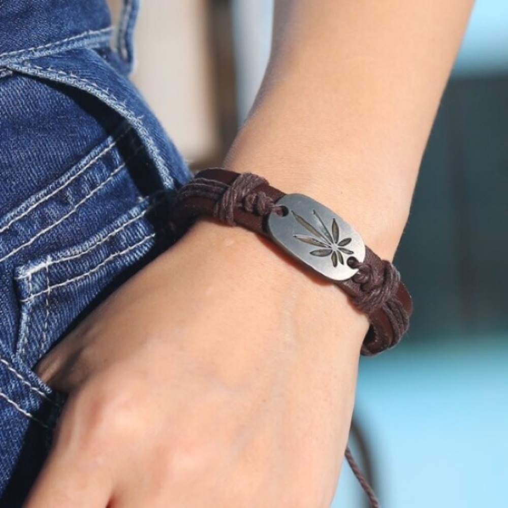 👑maple leaf leather bracelet